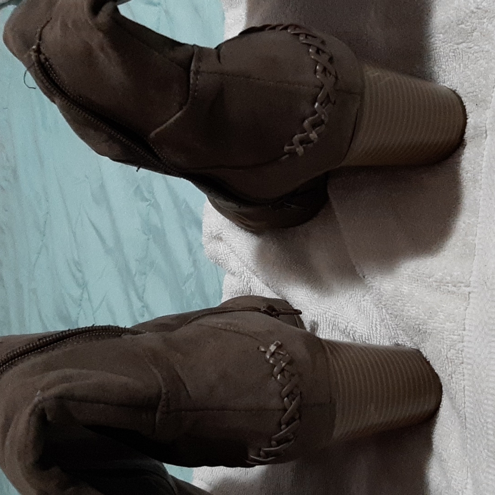 Boots - Picture 2 of 4